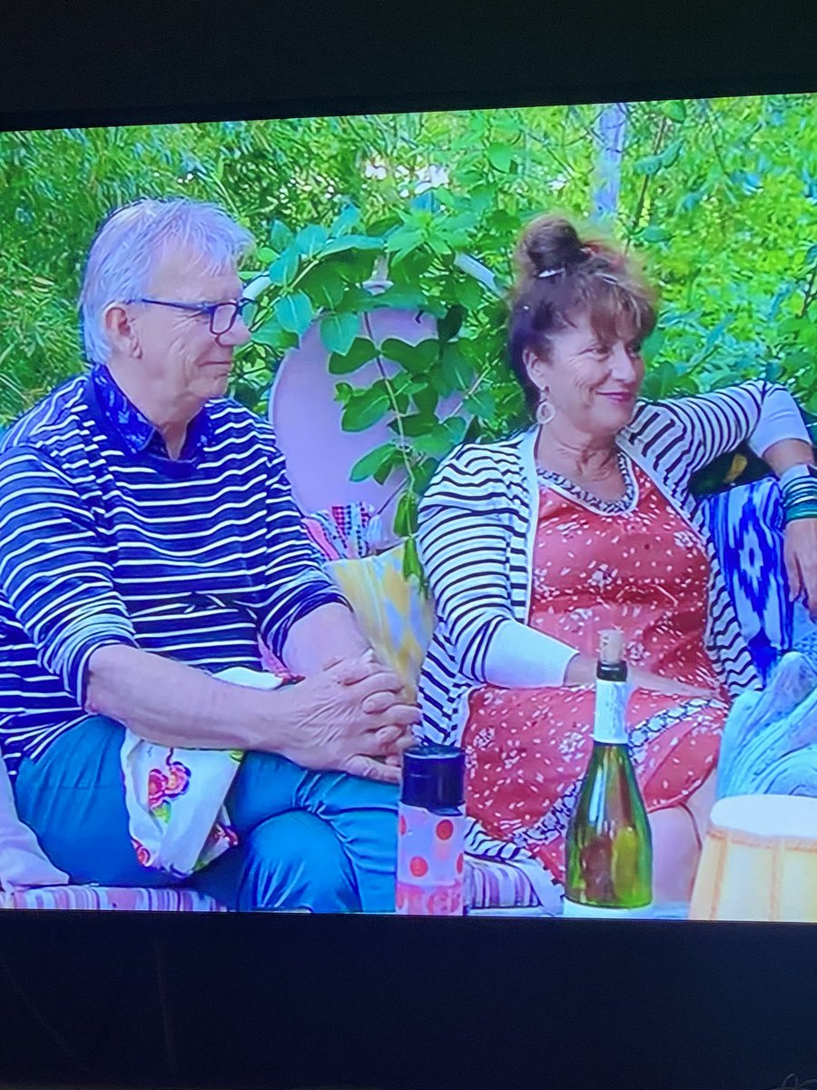 Retroloekie's tweet image. Net weer zo genoten van #benbvolliefde  😋 Dit maakt die natte zomer helemaal goed!
Oproep: Kunnen we dit programma al ergens nomineren voor de gouden televizier ring ?? 🏆💍
Dit verdiend dit programma!! 
#debby #olof #rtl4 #videoland