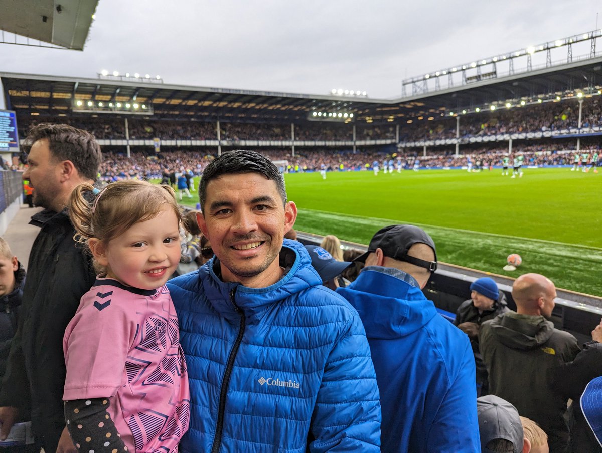 Kilbane1878's tweet photo. Elsie's 1st game at goodison 💙 https://t.co/KXyp8AlexE