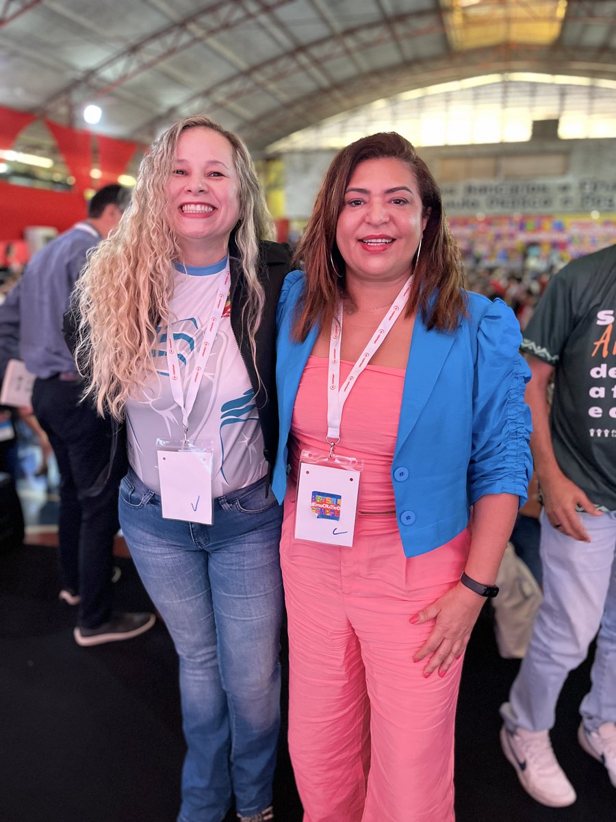spbancarios's tweet photo. É tanta gente boa junta que já já volto com mais fotinhas 🥰😍
#Brasildemocraticosempre
#25ConferenciaBancarios https://t.co/LR1kozDrCd