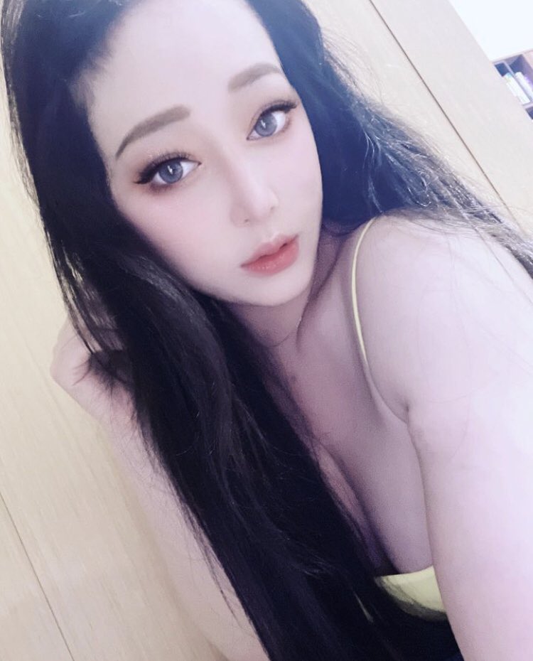 annalee0222's tweet photo. 最近忙啊忙～～～～
好累😖 真想找人幫忙按摩一下 https://t.co/2SEysnzY3j