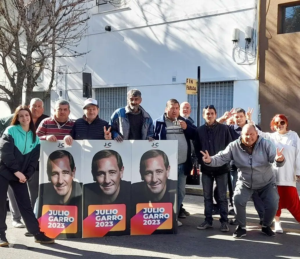 BeronTaxi's tweet photo. #ParadaTaxis 🚖 Clinica #Ipensa las familias 👨👩👧👧 taxistas están convencidas de que hay que seguir avanzando, para adelante ! #ProhibidoOlvidar ni un paso atrás, #HagamosElCambioDeNuestrasVidas
#PrimeroLaCiudad @JulioGarro https://t.co/7vbbju7rLZ