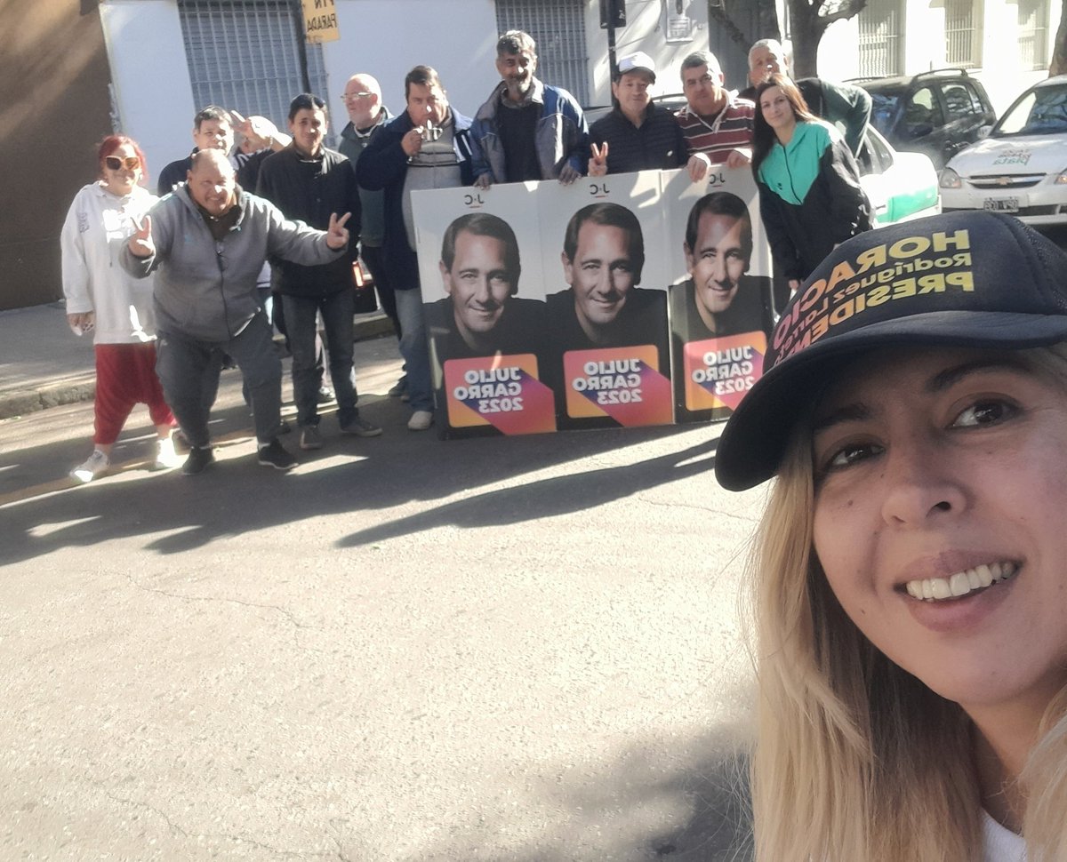 BeronTaxi's tweet photo. #ParadaTaxis 🚖 Clinica #Ipensa las familias 👨👩👧👧 taxistas están convencidas de que hay que seguir avanzando, para adelante ! #ProhibidoOlvidar ni un paso atrás, #HagamosElCambioDeNuestrasVidas
#PrimeroLaCiudad @JulioGarro https://t.co/7vbbju7rLZ
