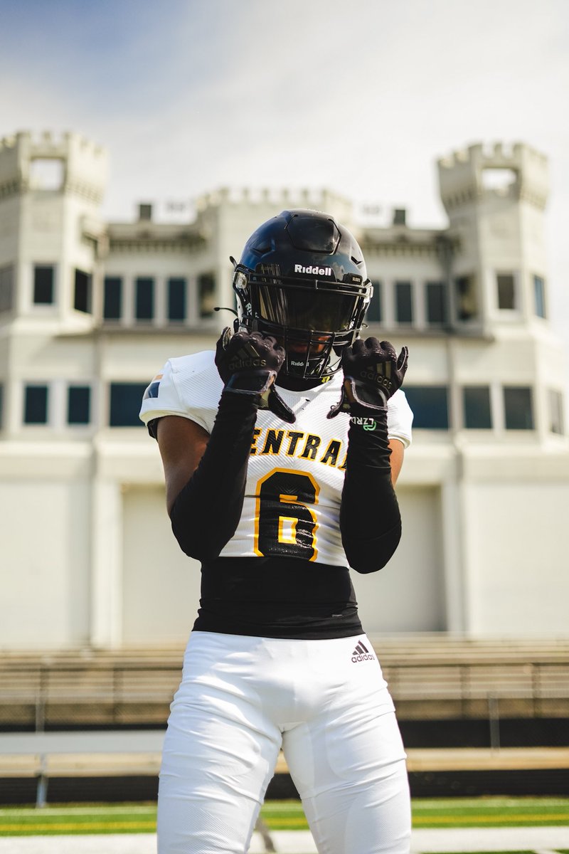 BHarrison92's tweet photo. 6 Days Until Your Black Knights ⚔️ hit the field to pop off the 2023 season. It’s Go Time. #⚔️🏰 #FTN5
🗓️ 8/11
📍Seckinger High School
⏰ 7:30pm https://t.co/2IeACI58uN