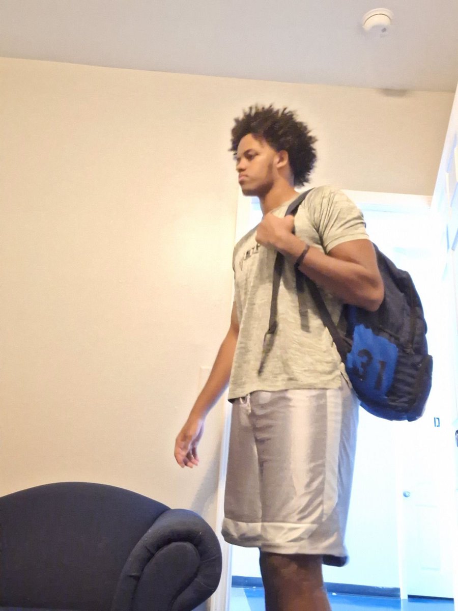 SAUFalconsMBB's tweet image. Move in day 🧳
#weRsau #newfaces 🦅