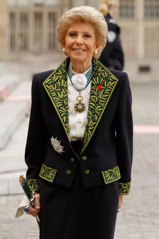 🖤🕊️ Profondément ému par la disparition d’Hélène Carrère d’Encausse, cette grande dame pour laquelle j’éprouvais admiration et affection. 

En tant qu’Académicien, je tiens à lui rendre hommage. 🙏