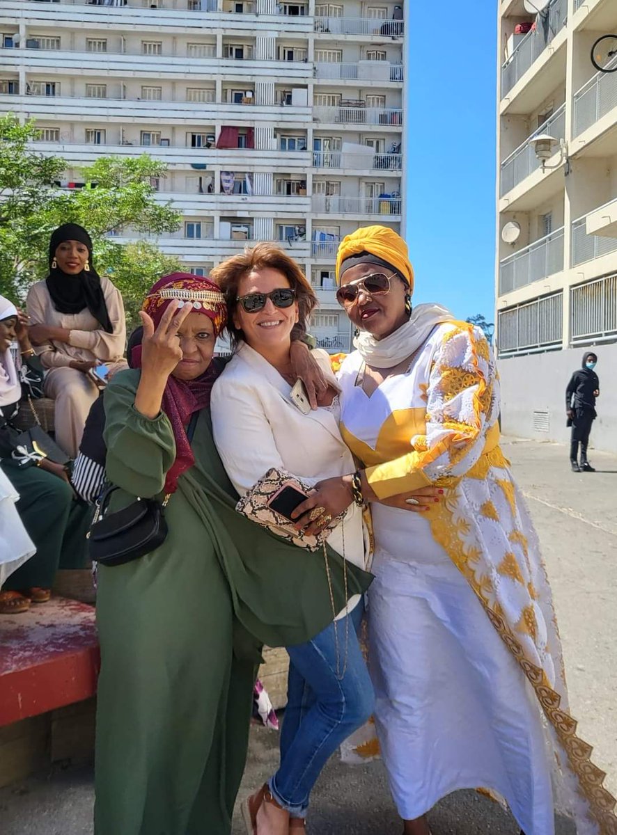 KaoutherDeMars's tweet photo. Avec des femmes belles, libres, fortes et élégantes ! 💜💚💕🩷💛

Continuez mesdames à être celles que vous êtes avec fierté et abnégation en ne répondant à AUCUNE injonction, d'où qu'elle vienne ! 💪🏼
#femmes #fortes #power #Marseille #felixpyat https://t.co/Yi6th2xeB1
