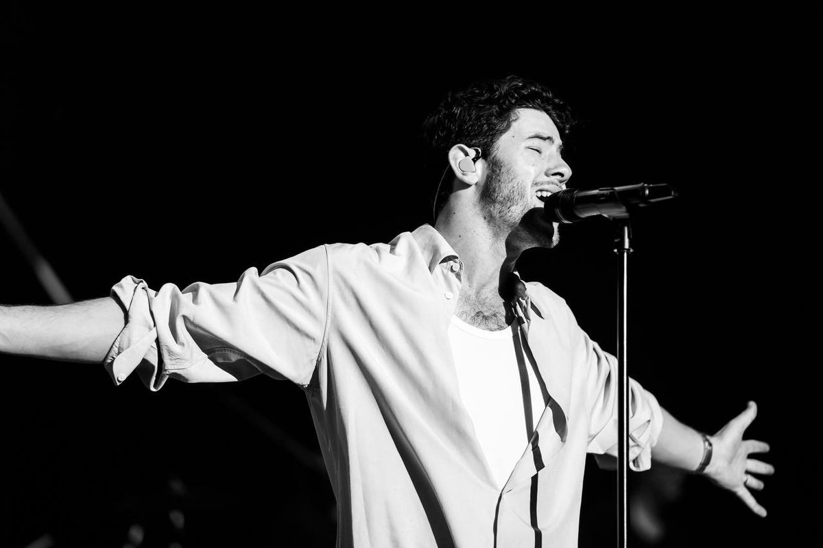 nickjonas's tweet photo. Epic night 🔥 Looking forward to more nights like this on THE TOUR next week! https://t.co/M37lhHGm1R