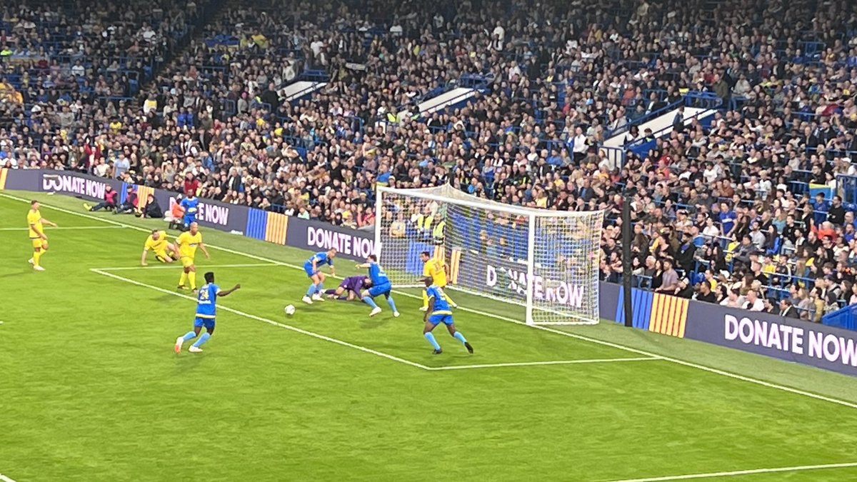 CapUkrFestival's tweet image. 🇺🇦🫶 Thank you @game_4_ukraine for an incredible night of football ⚽️ and music in support of Ukraine. A pleasure to attend from Canada 🇨🇦