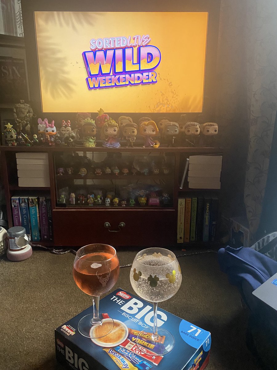 wirechick's tweet image. The gin is now flowing ready for janice tipsy trivia @sortedfood @Bebbrell @JamieSpafford @iain_mears #wildweekender