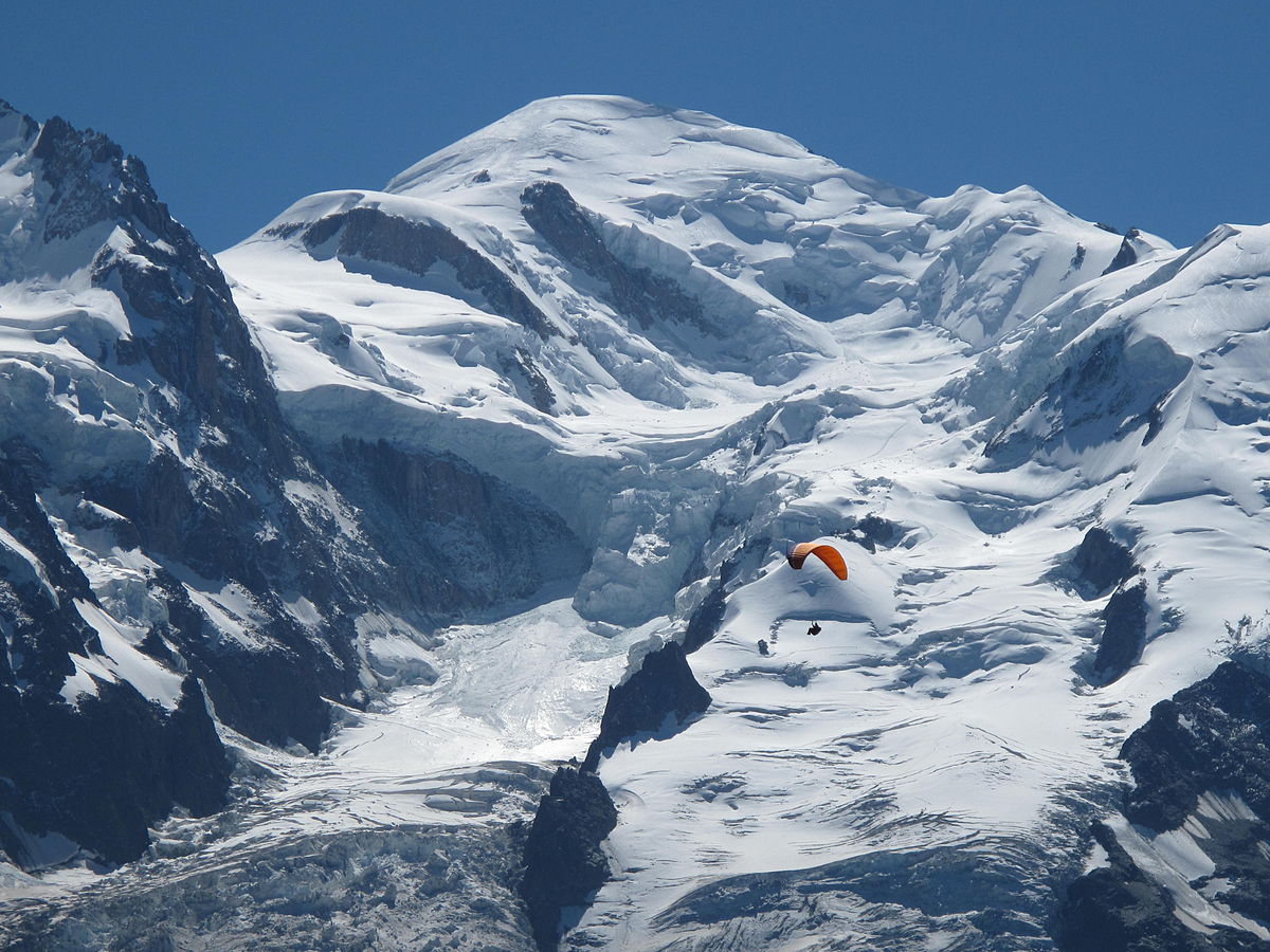 URDailyHistory's tweet photo. 8 Aug 1786: Jacques #Balmat and Dr. Michel-Gabriel #Paccard, both from what is now #France, #summit Mont Blanc, the highest peak in the #Alps, on the French and #Italian border. It is thought to be the first #MontBlanc #history #OnThisDate #ad https://t.co/9ORgLKrl1d https://t.co/tpwHcTszxr