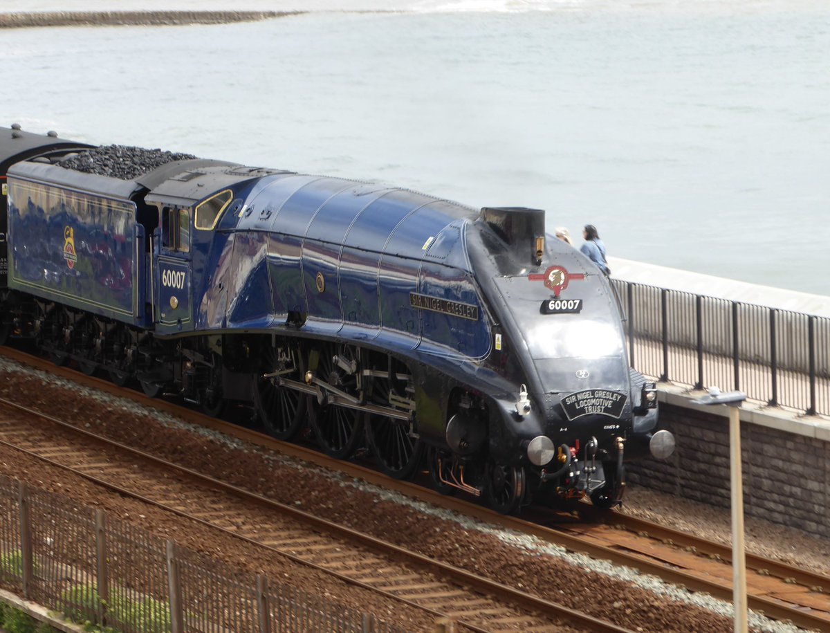 rlonguk's tweet photo. Saw some proper trains in Dawlish today.
#Dawlish #ProperTrains https://t.co/SHigxtORCt
