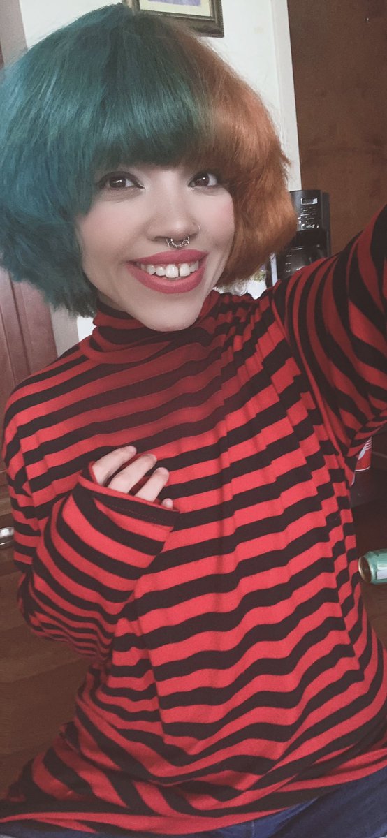 DecklynnM00's tweet image. Imma maniac woah ♦️ #toothgap #decklynnmoo #emo #makeup #smile #septum #browneyes #animeboy #orangehair #goth #emo