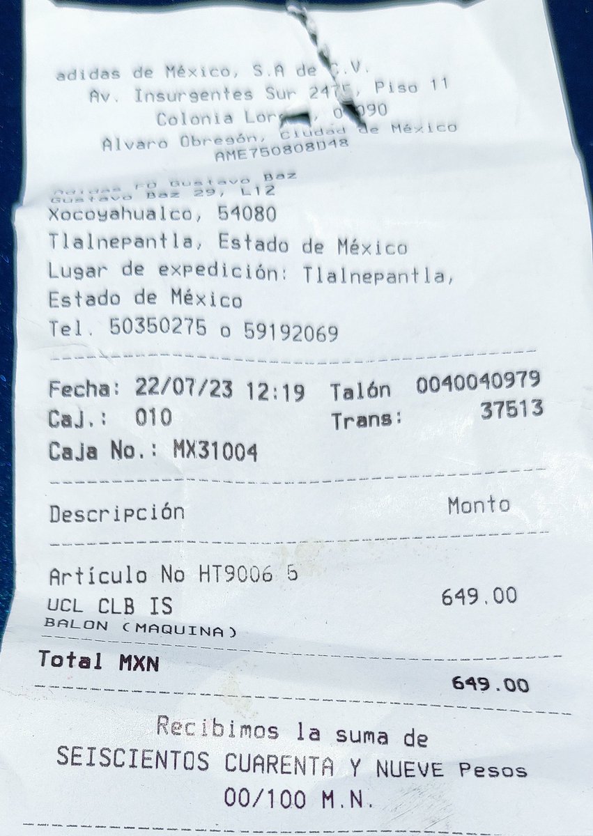 lorenz_ros's tweet photo. @adidasfootball @adidasMX Compré el balón el 22 de julio, con 2 años de garantía en costura, y para el día de hoy, ya se rompió, acudo a tienda a cambiarlo y no hacen válida la garantía. #futbol https://t.co/w4pRt59oUK