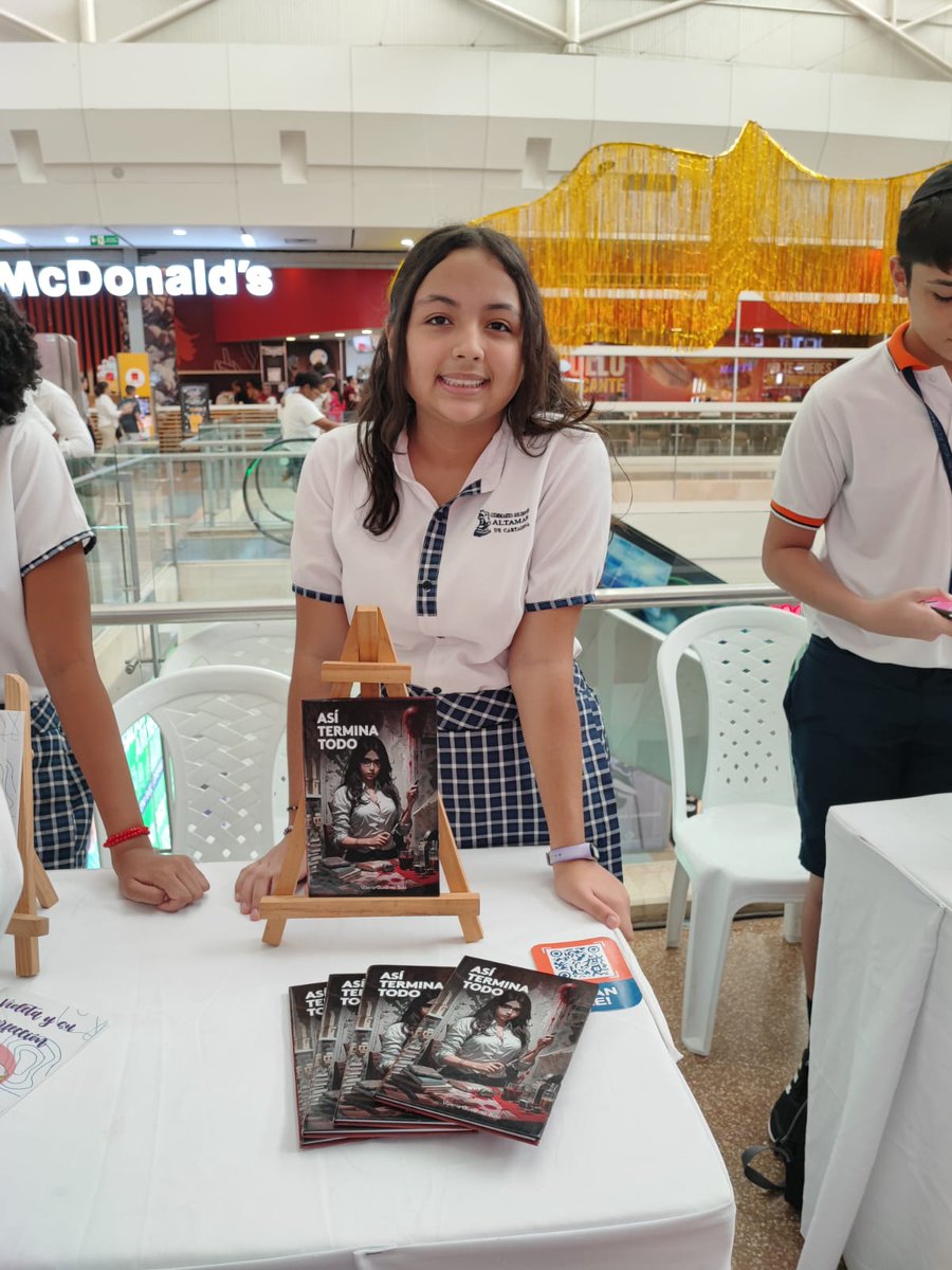 KellyBula's tweet photo. Mi sobrinita Valeria, de 13 años, escribió un libro corto y ganó en la feria del emprendimiento literario en el Colegio, hoy está en panamericana de Caribe plaza (Cartagena) haciendo la presentación y vendiendo su libro. 

Mi corazón explota de orgullo 😍😍❤️❤️ https://t.co/eMfSTIcKqZ