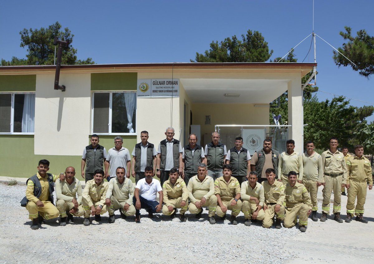 #YeşilVatan’ımızın kıymetli ormanlarını korumak için gece gündüz demeden, alevlerle göğüs göğüse çarpışan kahramanlarımız var. 

Bugün Gülnar Merkez ve Büyükeceli Yangın İlk Müdahale ekiplerinde görev yapan #OrmanınKahramanları ile birlikteydik.