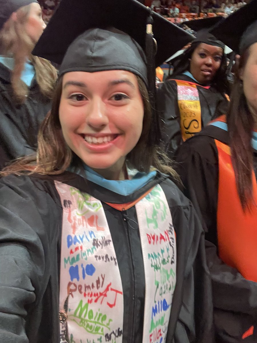 So happy to walk the stage with my Oaks Owls with me ! <a href="/HumbleISD_OE/">Oaks Elementary</a> <a href="/SamHoustonState/">Sam Houston State</a>  #masters #humbleisd #TESOL