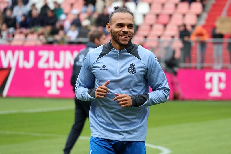 Para mí, Braithwaite ha sido de lo más destacado ante el Utrecht

El que más peligro ha llevado y aquí le vemos sonreír 

Espero que se solucione todo y siga. Motivado es clave para ascender

#rcde