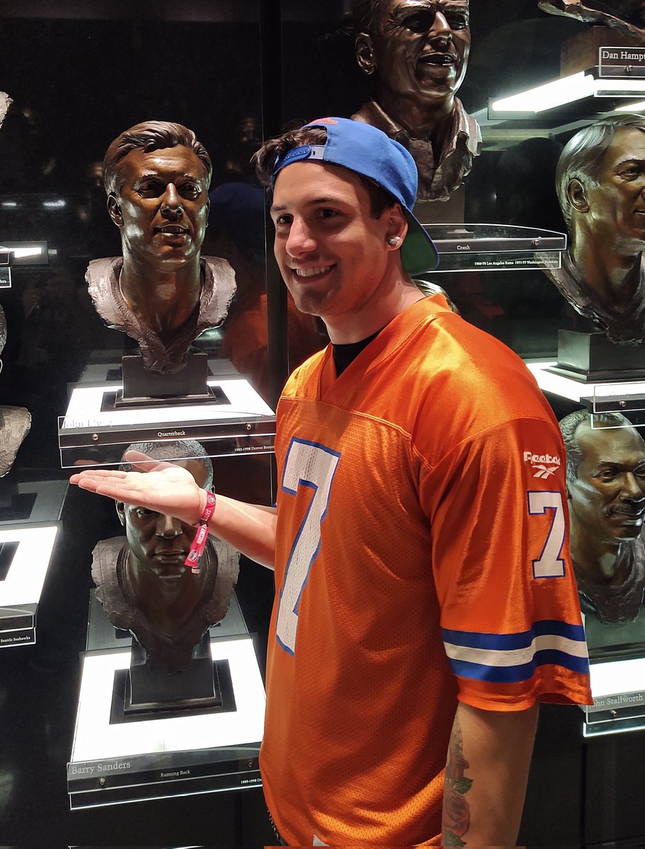 msgfromsylvia's tweet image. The @NFL Hall of Fame weekend will always remind me of our trip to Canton in 2019 to see @champbailey and Pat Bowlen be inducted. Hopefully more @Broncos will be getting enshrined in the next few years. 
#GoBroncos #BroncosCountry #NFLHallofFame