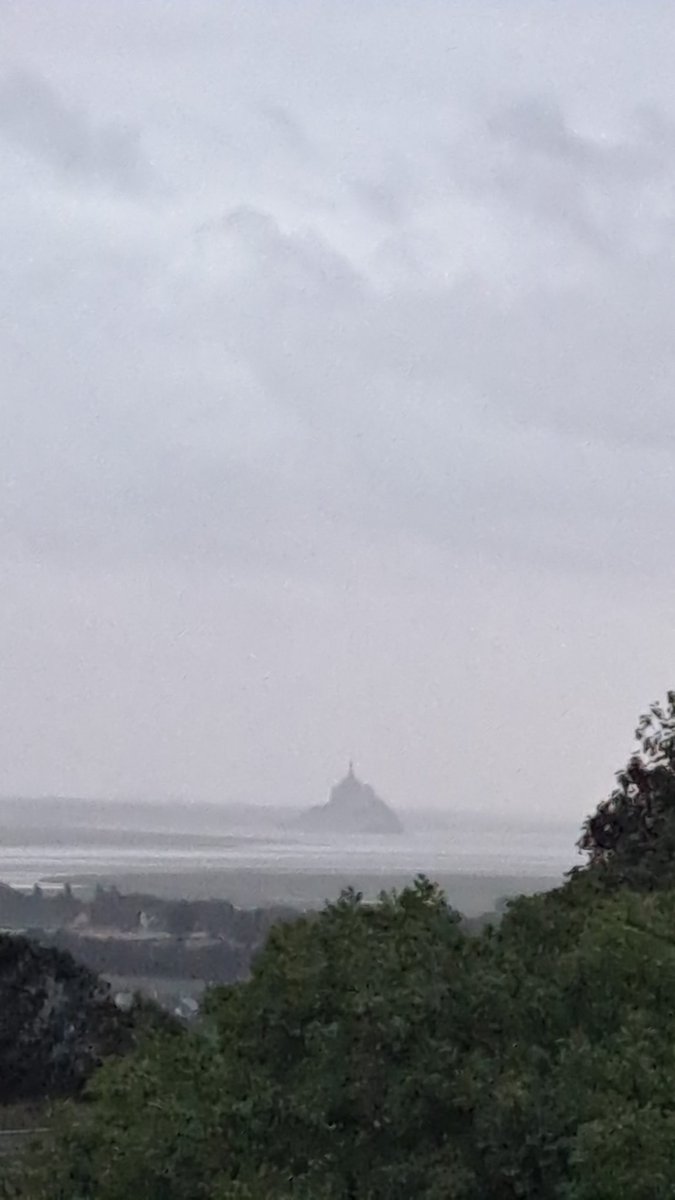 HildeStuyck's tweet image. Nog even overnachten op weg naar huis in Avranches. Zicht vanuit de tuin van de chambre d'hotes.
#Avranches #montsaintmichel #opwegnaarhuis