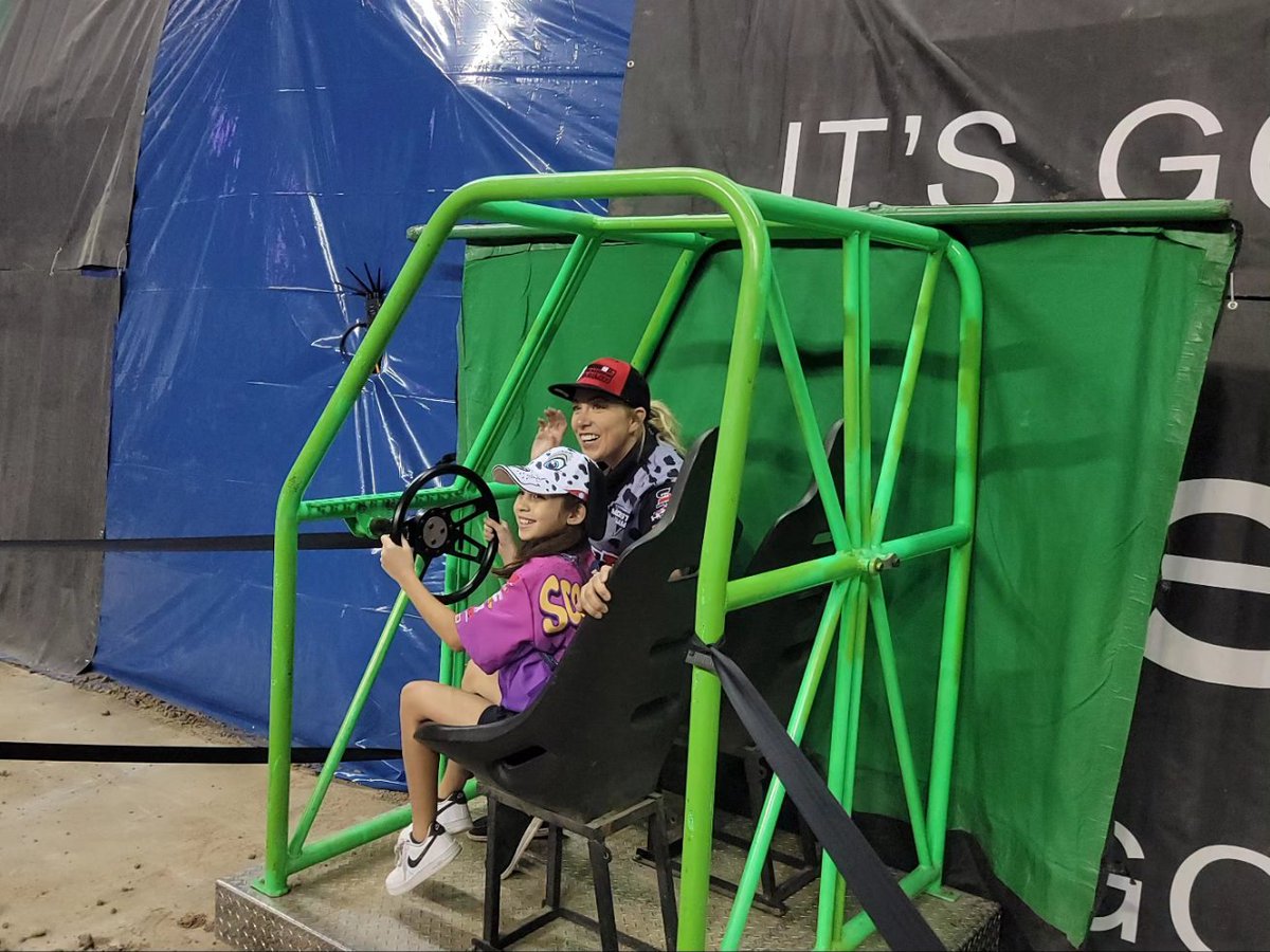 Getting to sit with Bailey in green screen #monsterjam