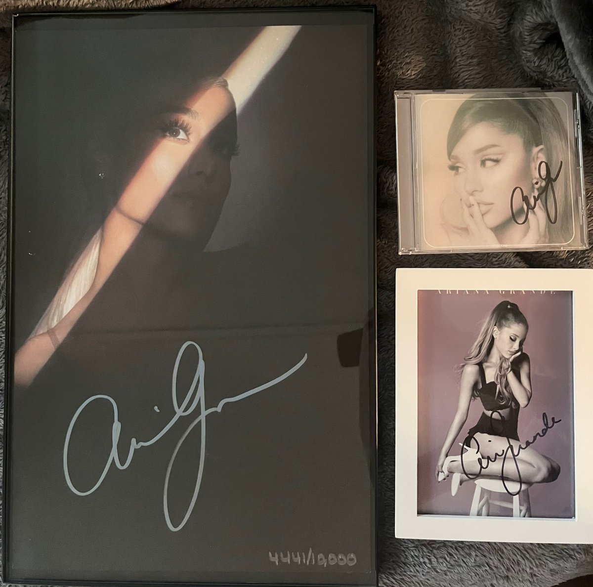 justlikeobv's tweet photo. my signed collection so far <3 https://t.co/Y3VWJgQ5aW