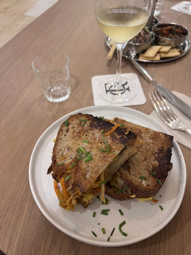 MikalahSinger's tweet photo. I’m off to @UniofOxford for the Centre for #AnimalEthics Summer School &amp; stopped in Begur, Spain along the way and had a great #vegan kimchi toastie at the Fitzroy Café! https://t.co/5KvMMeyO8e