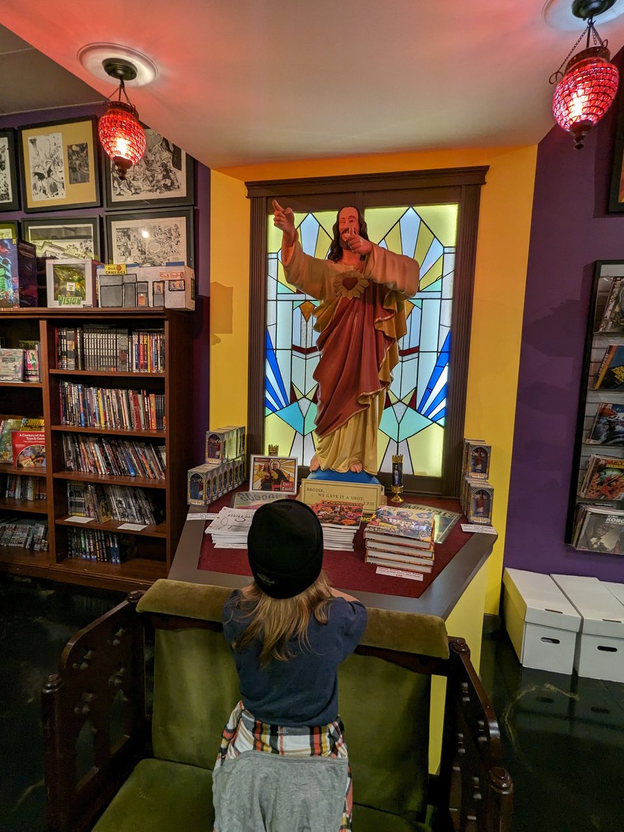 fadaobhaile's tweet photo. I had an amazing birthday doing the @ThatKevinSmith NJ tour! Thank you, Michael @The_SecretStash for being so awesome and helpful!! https://t.co/RqI9jSnvVO