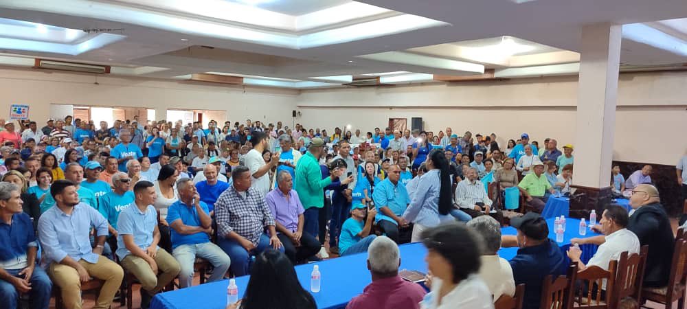 MariaCorinaYA's tweet photo. Emocionada y orgullosa de ver a todo un país en efervescencia. 

Felicitaciones a cada #ComandoMaríaCorina. Claro que vamos HASTA EL FINAL! 💪

Ayer y hoy en Portuguesa, Maturín (y falta el resto de Monagas) y Apure 👇 https://t.co/IwVUpvhb8p