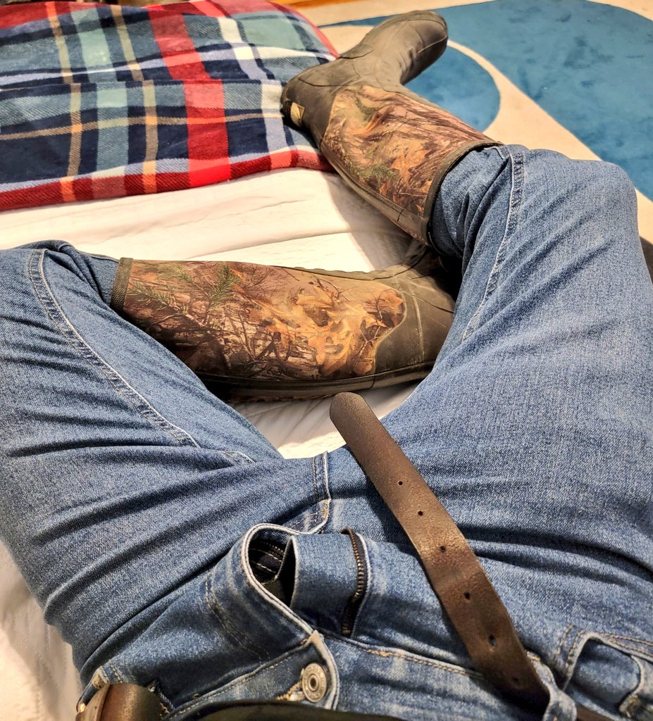 Izzy04bottom's tweet photo. Any top guys into boots... https://t.co/R5WV6PRIfi