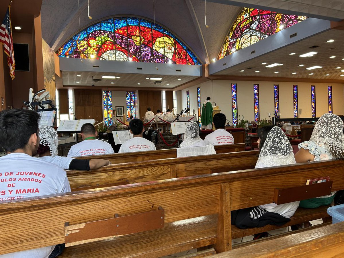 MujerEsperanza's tweet photo. Todos son bienvenidos a la SANTA MISA JOVEN los sábados 5 PM en St. John the Apostle Catholic Church Piarists Parish Padres Escolapios, 475 East 4th Street, Hialeah. #misajoven #misajovenhialeah https://t.co/L5WM5jLtqd