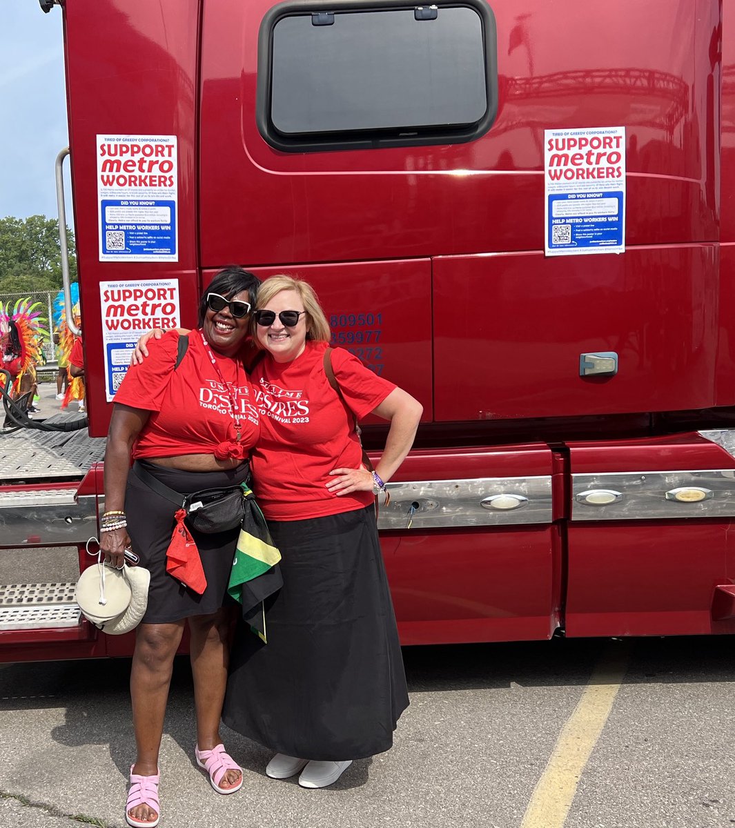 Lanampayne's tweet photo. Amazing day celebrating with ⁦@UniforTheUnion⁩ activists at Toronto Caribana. 

Love and solidarity my friends. 

Unifor - a union for everyone and with everyone. 

#canlab #caribana https://t.co/TAj8GbbEAw