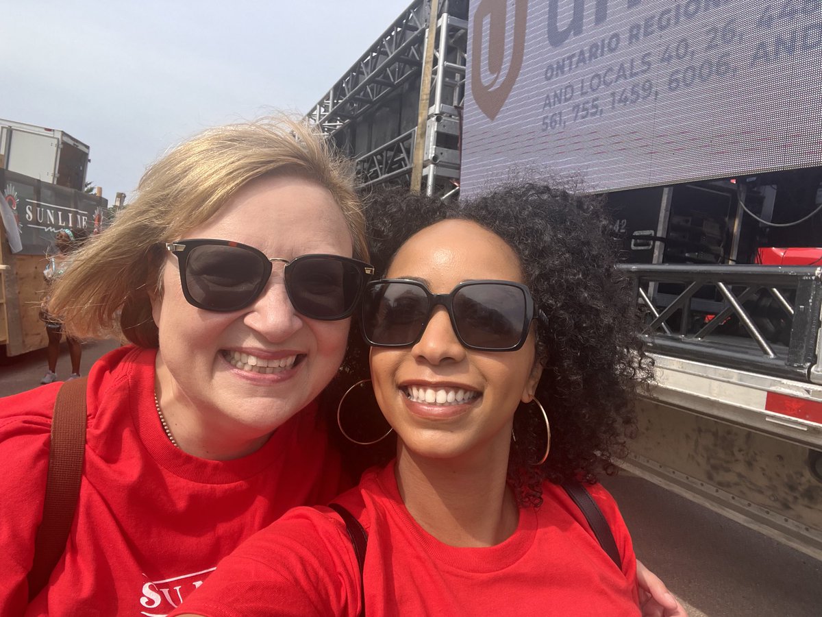 Lanampayne's tweet photo. Amazing day celebrating with ⁦@UniforTheUnion⁩ activists at Toronto Caribana. 

Love and solidarity my friends. 

Unifor - a union for everyone and with everyone. 

#canlab #caribana https://t.co/TAj8GbbEAw