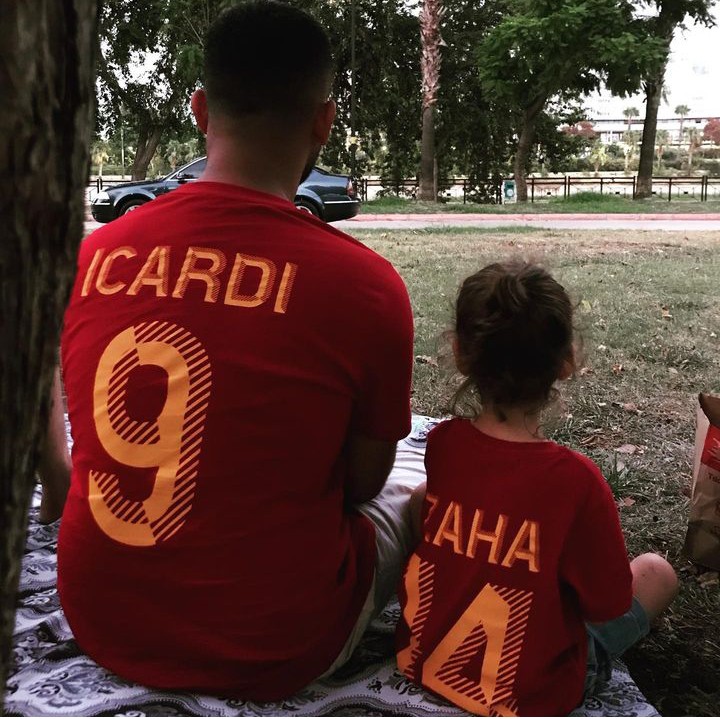 Krolu2Faik's tweet photo. Çocukluk Aşkımsın ♥️💛 #gstore #GalatasaraySK #icardi #zaha https://t.co/jn8mkEhmTQ