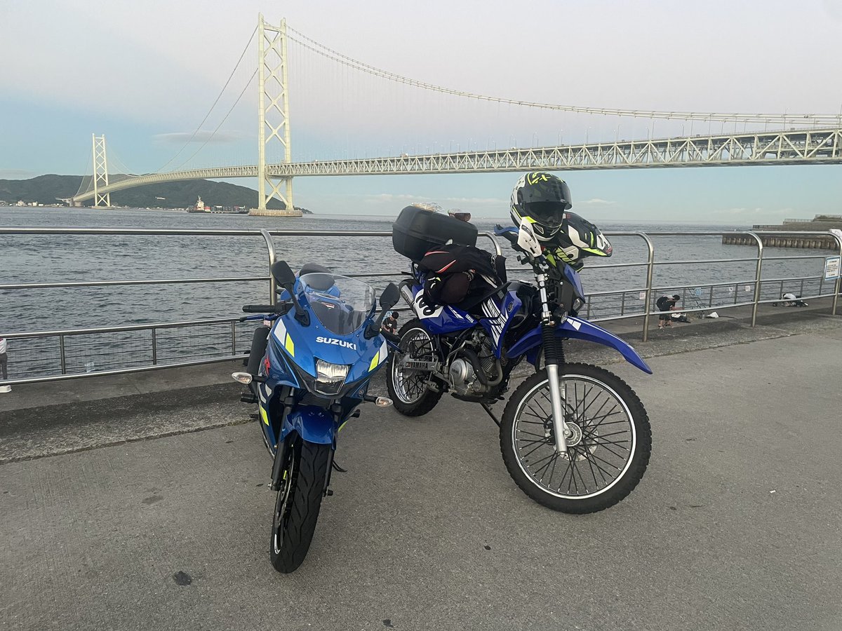 dir_0110's tweet photo. 舞子公園に朝日見に来た！
日が登ったら帰るよ！ https://t.co/O8GCQjgRiZ