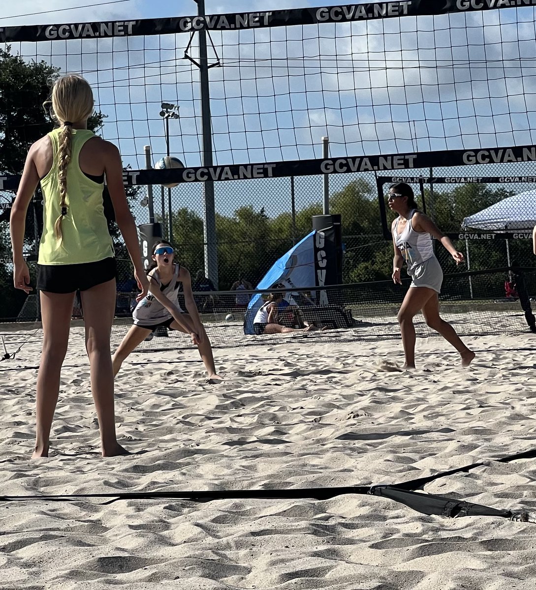 Shellshocked23's tweet image. The tourney lived up to its name! It definitely was ‘Hot as Hell!’ Ended up one win shy of a National Bid in the 16U division, but still happy with the effort on this 100+ degree day! #gcvabeach