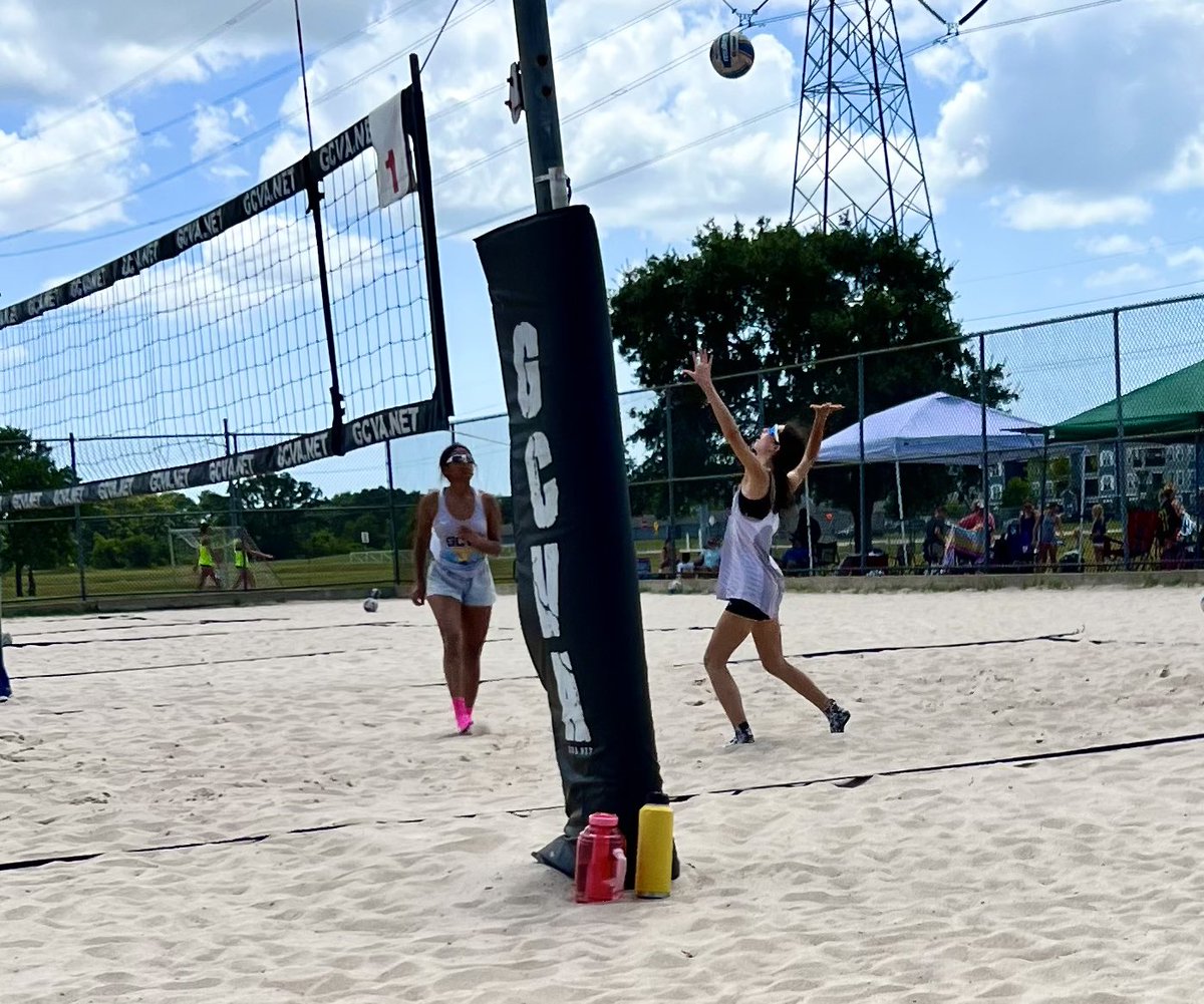 Shellshocked23's tweet image. The tourney lived up to its name! It definitely was ‘Hot as Hell!’ Ended up one win shy of a National Bid in the 16U division, but still happy with the effort on this 100+ degree day! #gcvabeach