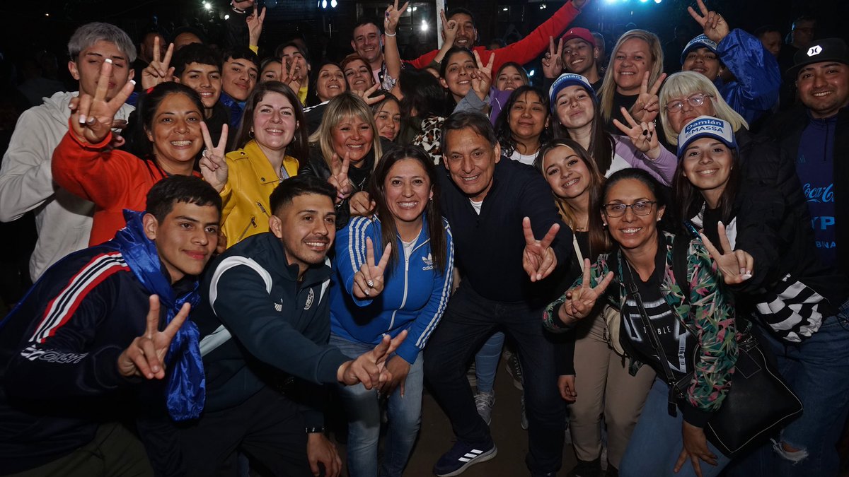 DamiContrerasOk's tweet photo. ❤️✌🏼• Con amor, alegria y emoción nos encontramos en un nuevo plenario del @PeronismoMoreno junto a cientos de compañeros y compañeras de todo #Moreno.

Gracias por el compromiso diario y empeño con el que caminan nuestros barrios. Somos un espacio de unidad, de jóvenes comprometidos y ganas de hacer más en #Moreno. 

Sigamos caminando nuestros barrios y acercando nuestras propuestas. Conquistemos el corazón de cada morenense porque EN MORENO PODEMOS HACER MÁS 💪❤️