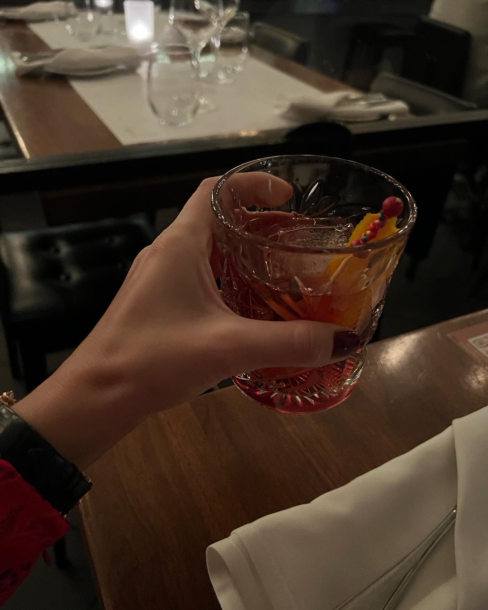 Mariaverylm's tweet photo. One of the most enjoyable things to do on a weekend is to have a nice dinner and a drink https://t.co/hhcX4zSFwm