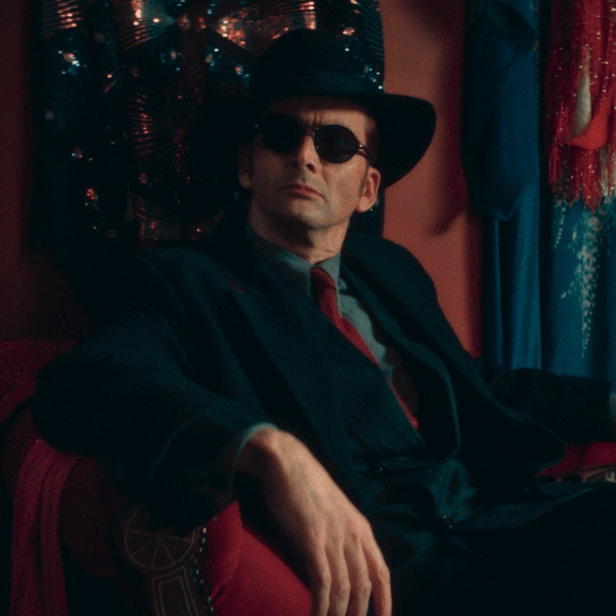 4somebodys_sake's tweet photo. #GoodOmens2
I WANT HIS GENDER https://t.co/xTYa4yfyWe