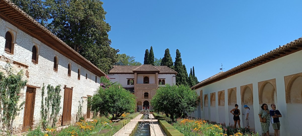 Hoy he tenido el enorme placer de visita nuestra joya,con una joya aún más grande,mi niña adoptada de Graná <a href="/anituka87/">Anna 🦋🦋💚💚</a> ..a pesar del calor,de la "panza" andar que nos hemos dado,el compartir este rato en tu compañía no tiene precio,sen seviyorum❤️#TabletoneFamily #amoeltabletone