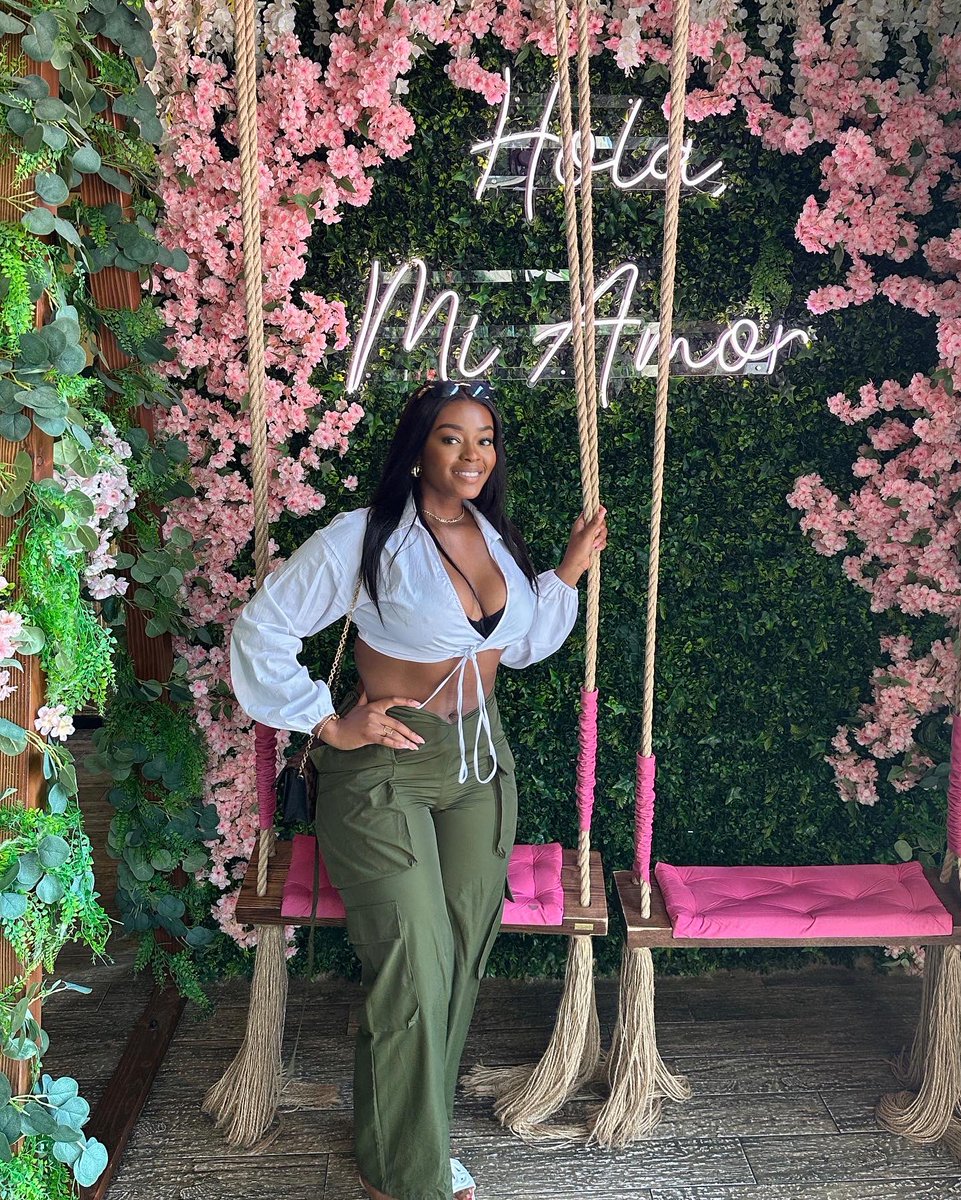 DarlynAdu's tweet photo. I’m smiling like someone said “say cheese” 😬 https://t.co/hLkXpGbXIO
