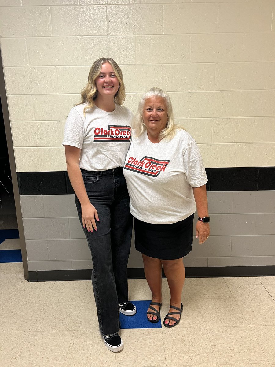 MissEllington_'s tweet photo. first week of school: ☑️ https://t.co/J54MbEtytm