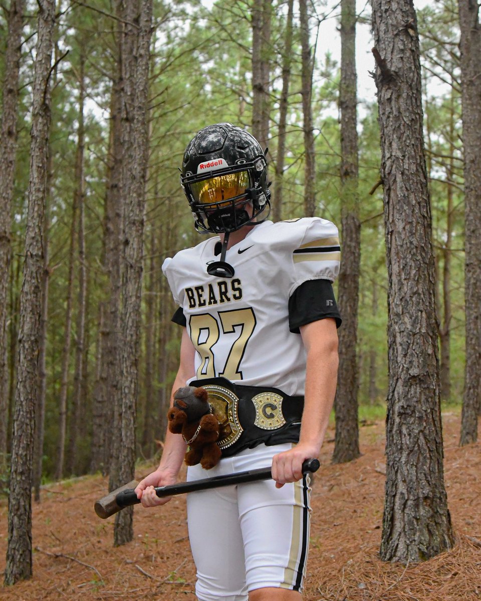 TheBradyFitch's tweet photo. Gray’s Creek High School with their brand new uniforms https://t.co/TH5jxjLrMh