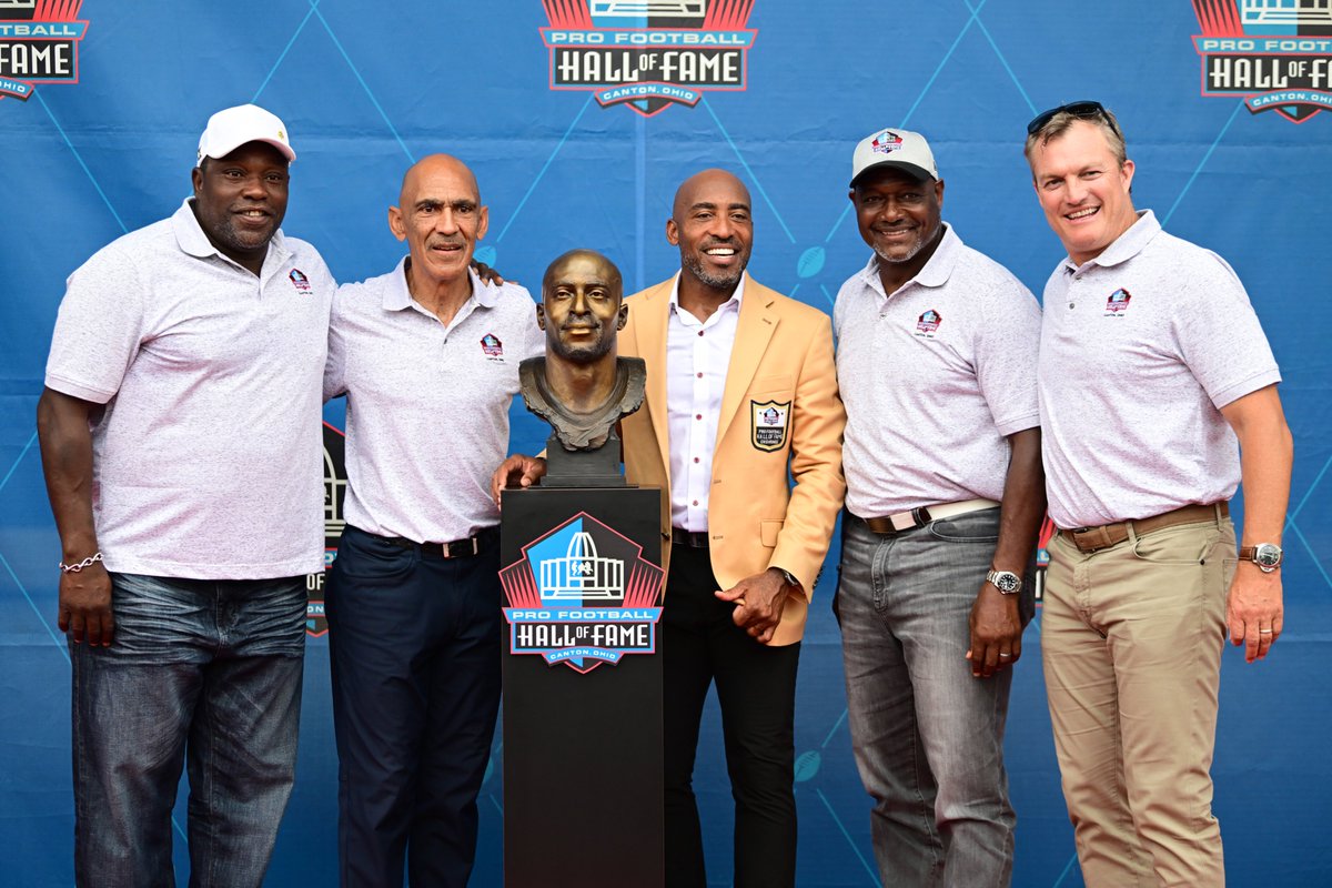 NFL's tweet photo. A legendary @Buccaneers defense. #PFHOF23 https://t.co/2n6uUgu8Wj