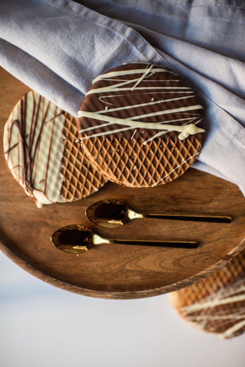 I'm looking to connect with coffee shops &amp; ice cream shops anywhere in the UK who would be interested in stocking my  delicious Stroopwafels.

A repost would be much appreciated 🧇❤️