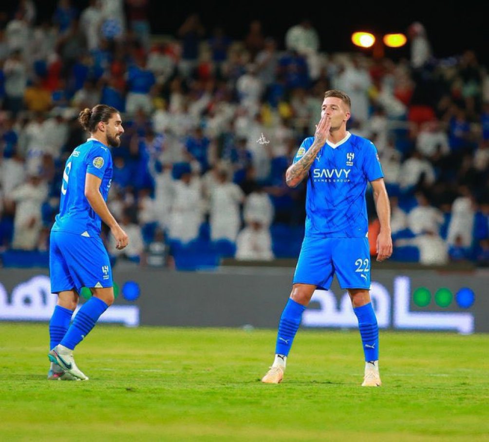 تحس ان لهم سنوات يلعبون في الهلال مو معقوله كمية المرجله و الله فيهم محظوظين بهم