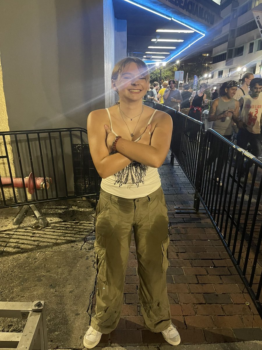 TTMAWSTEN's tweet photo. @glaive @glaiv4 concert got me fucked up (it’s sweat) https://t.co/xvBTObh5o7
