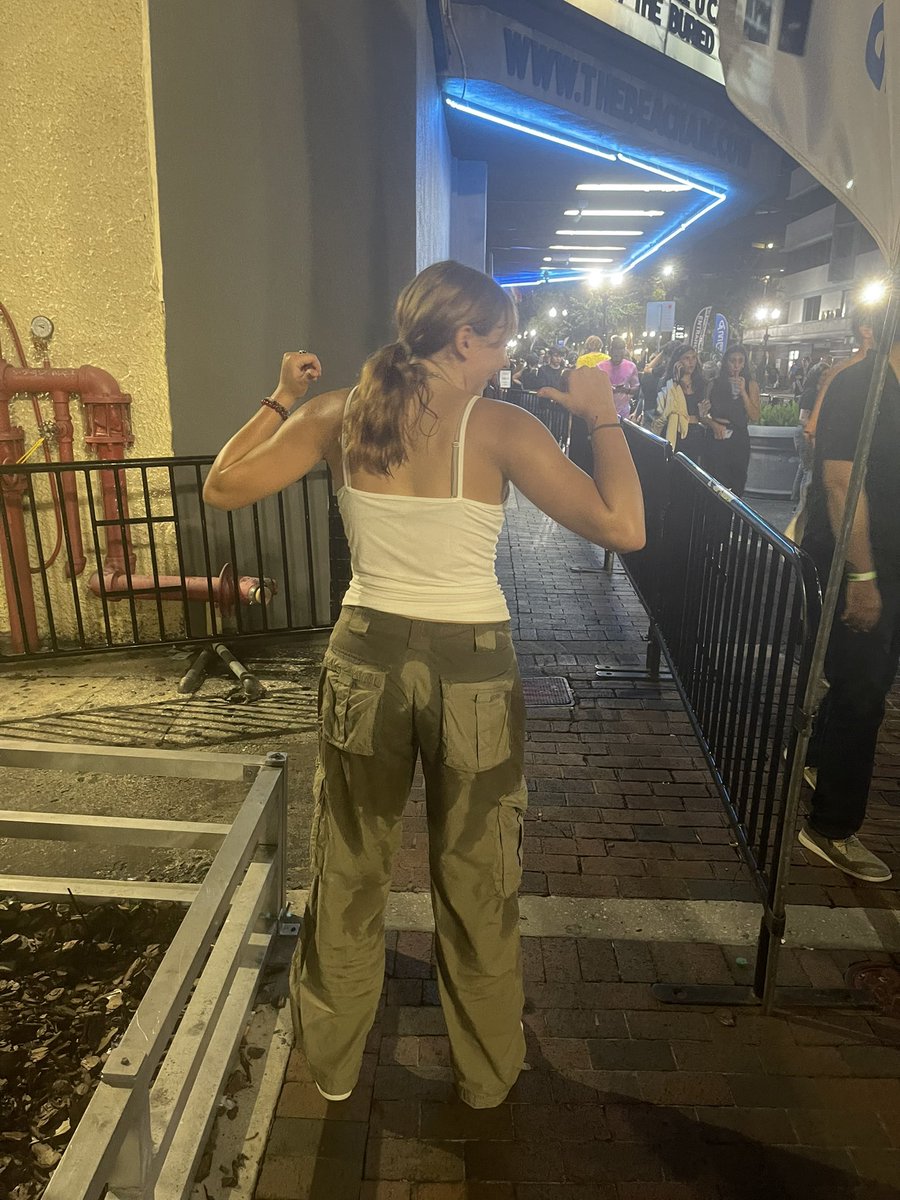 TTMAWSTEN's tweet photo. @glaive @glaiv4 concert got me fucked up (it’s sweat) https://t.co/xvBTObh5o7