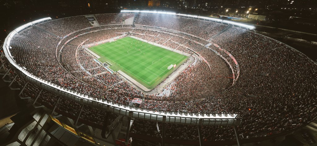 River está primero en títulos locales, Boca cuenta los amateurs donde se ganaba por falta de luz. 

River agranda el estadio, Boca lo pinta y se agranda mágicamente.

River anuncia 335.000 socios, Boca cuenta los muertos.

River es INIGUALABLE