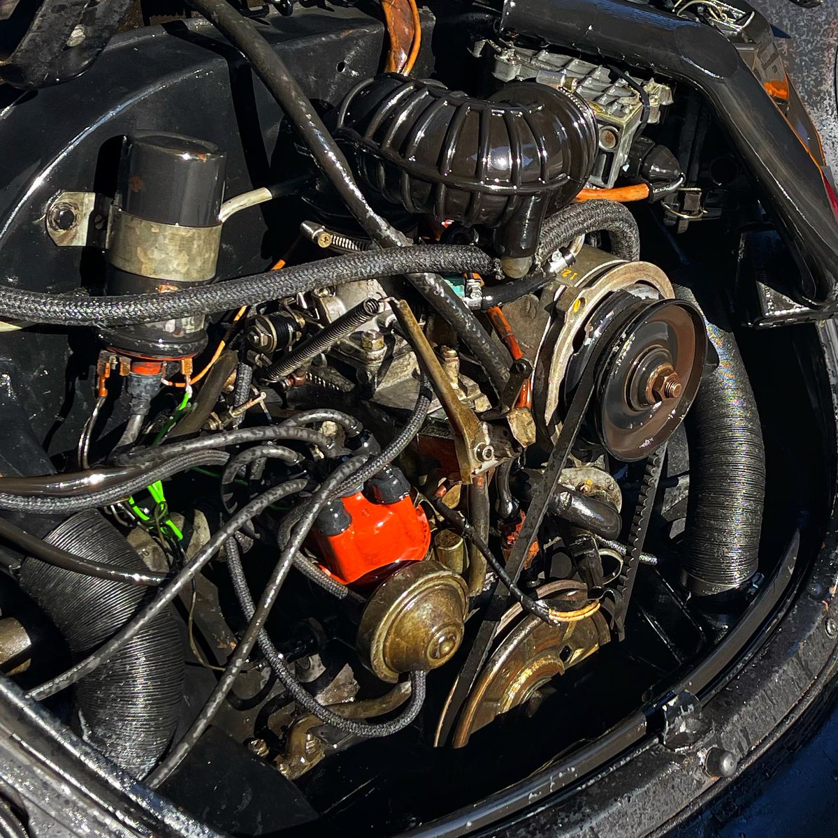 Vintageclash's tweet photo. Took advantage of the sun today… degreased the rat…
1: Brazz…. Lather that baby up
2: Rinse and let the sun do its work
3: Butter up EVERYTHING
4: Wipe down, and see all the spots you missed hit say Fck it, she’s good enough!
#vwbeetle #ratrod #1979beetle #superbeetle https://t.co/woiVb1tv7A